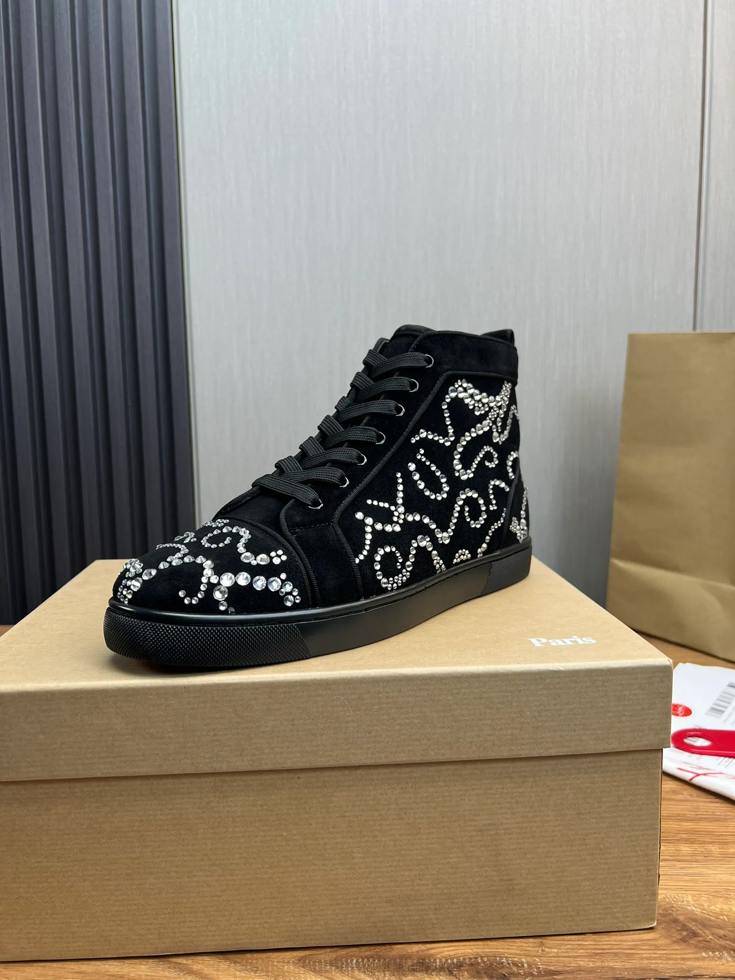 Men's shoes 💰740💰 CL popular red-soled boots 🆑 1:1 original mold, Christian* Louboutin, imported cow velvet hot rhinestones + water-dyed cowhide lining, original outsole ⬆️ wear-resistant and non-slip, full set of counter packaging 🎁38-45 (customized for 45, non-refundable)